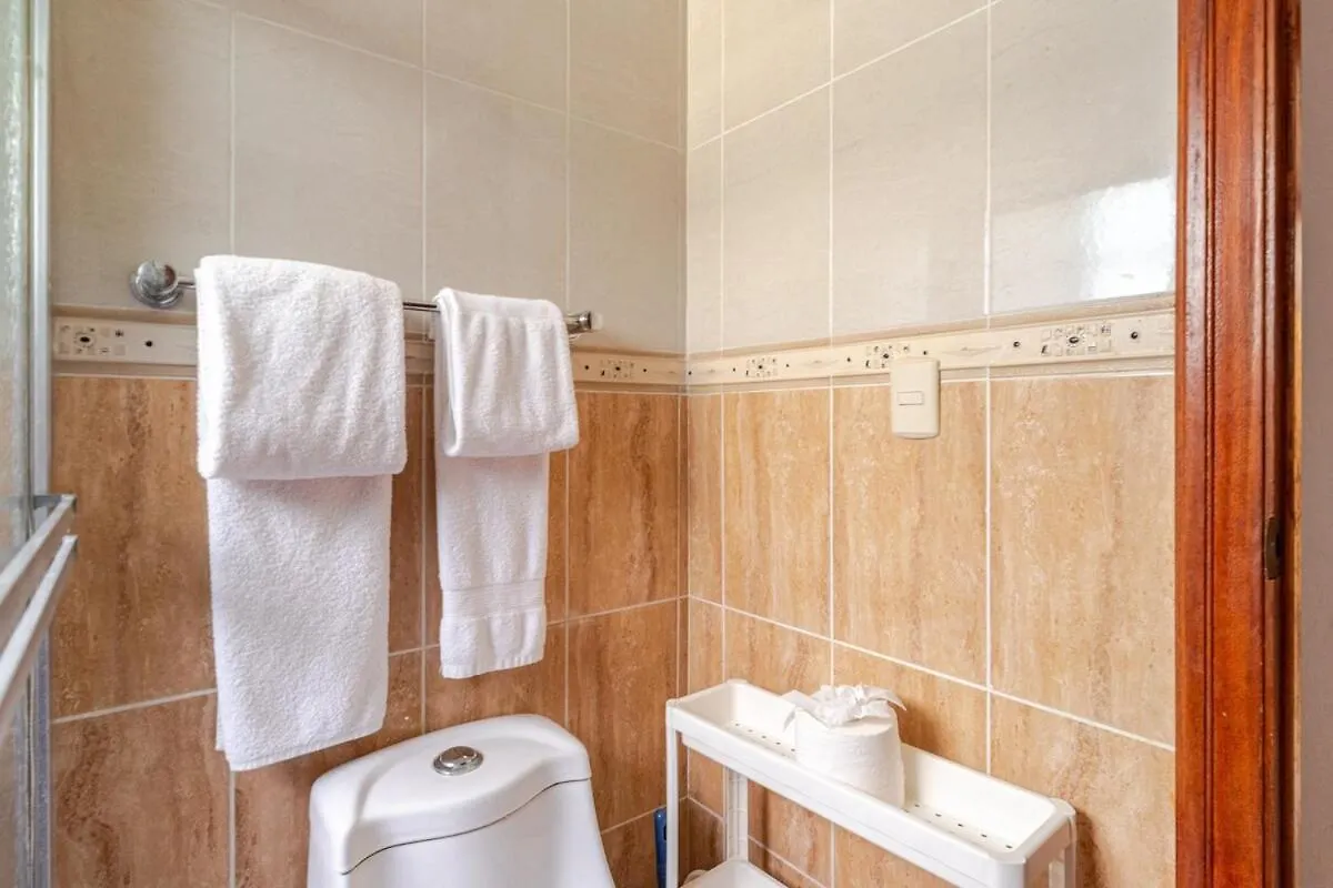 Spacious 2 Bedroom Condo With Pool Close To Beach 푼타 카나