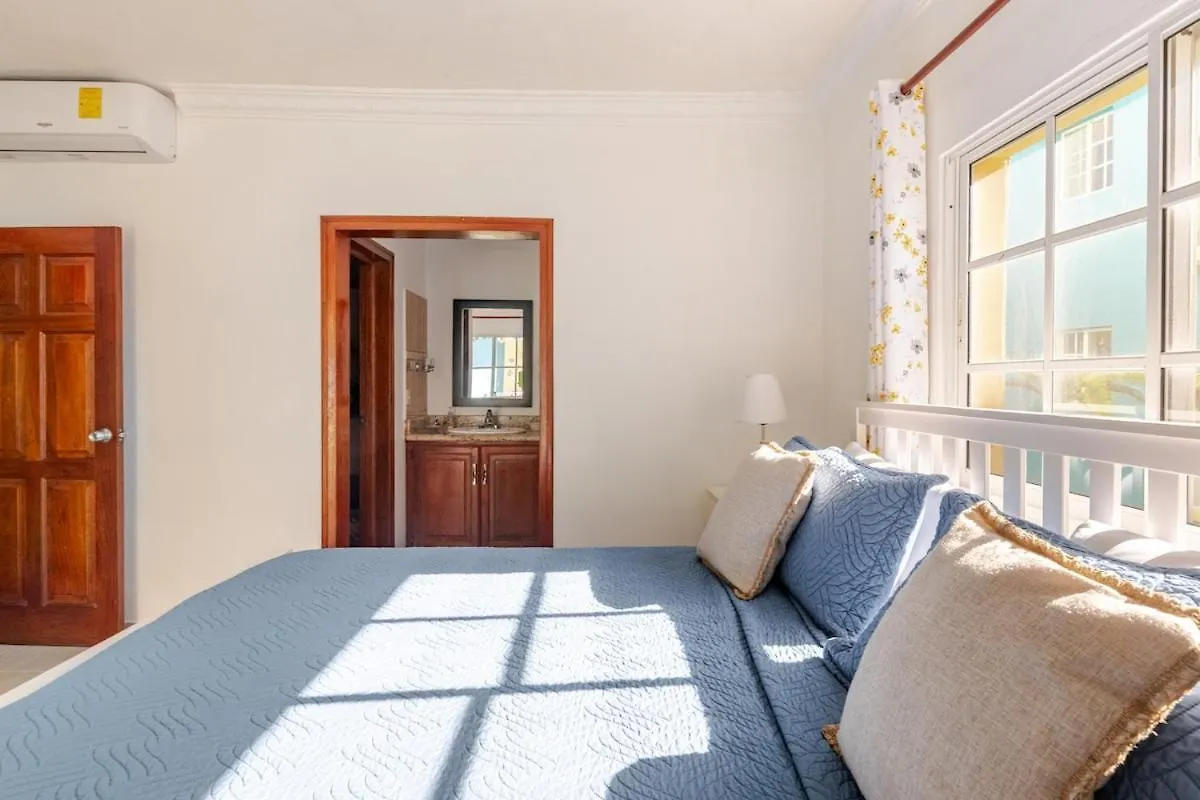 Spacious 2 Bedroom Condo With Pool Close To Beach 蓬塔卡纳